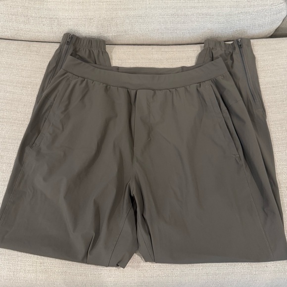 Men’s Lululemon Jogger Pants - Picture 2 of 5